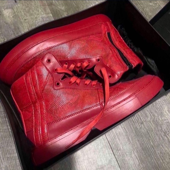 Red shoes - Picture 3 of 5